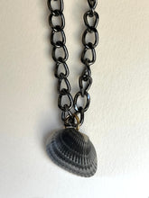 Load image into Gallery viewer, Chunky Shell Charm Necklace