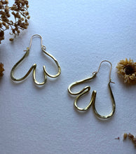 Load image into Gallery viewer, Bloom hoop earrings
