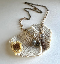 Load image into Gallery viewer, Flower Charm Necklace