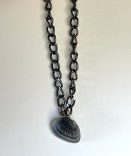 Load image into Gallery viewer, Chunky Shell Charm Necklace