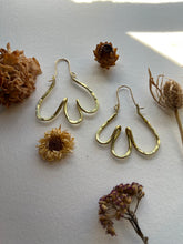 Load image into Gallery viewer, Bloom hoop earrings